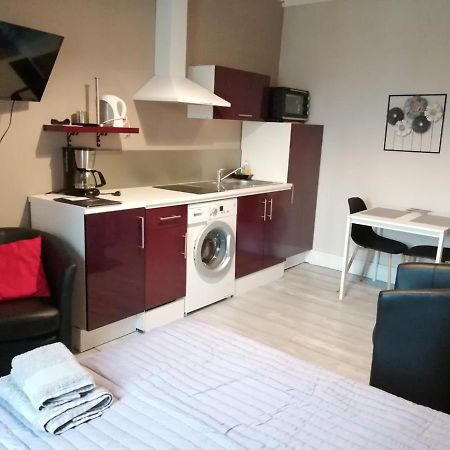 Joli Studio Dans Un Ancien Hotel Du XIX Siecle - Proche Toutes Commodites - Thermes Et Parc Вител Екстериор снимка